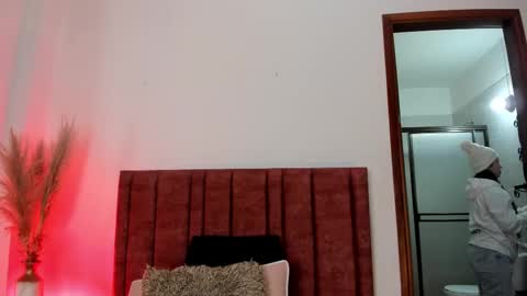 sophiacolliins online show from 10/10/25, 12:15