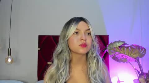 sophiacolliins online show from 10/15/25, 11:43