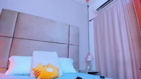 Snapshot of sophiarichie_ chatting on 07/16/26, 11:38 Sophie online show from 07/16/26, 11:38
