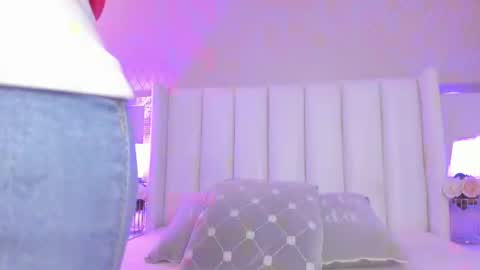 SophiaSmiths online show from 07/08/26, 12:04