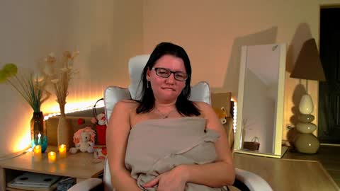Snapshot of sophiasoft chatting on 12/24/24, 11:11 Sophia online show from 12/24/24, 11:11