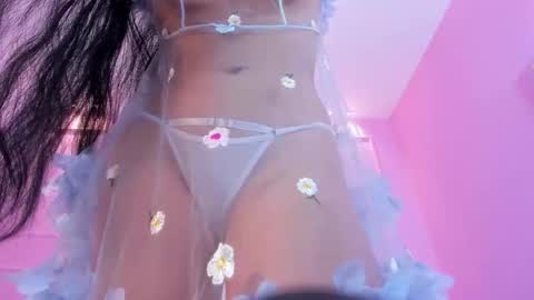 Snapshot of sophiatrista chatting on 10/16/25, 01:23 S O P H I A online show from 10/16/25, 01:23