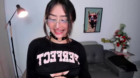 Snapshot of sophicarter_ chatting on 01/17/26, 12:43 online show from 01/17/26, 12:43