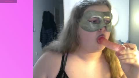 Snapshot of sophie9lives chatting on 12/18/24, 11:19 BimboSophie online show from 12/18/24, 11:19