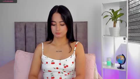 Snapshot of sophie_001 chatting on 03/06/25, 07:32 Sophie online show from 03/06/25, 07:32