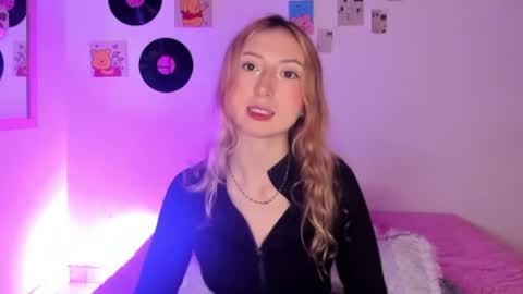 Sophie online show from 04/11/26, 07:13