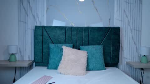 Sophie  online show from 03/25/26, 11:00