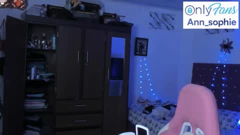 sophie doll online show from 10/27/25, 06:56