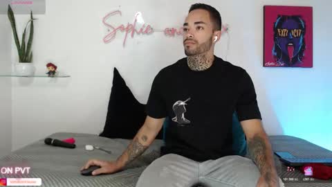 Snapshot of sophie_foxx chatting on 11/08/25, 01:44 SOPHIE - FOXX online show from 11/08/25, 01:44