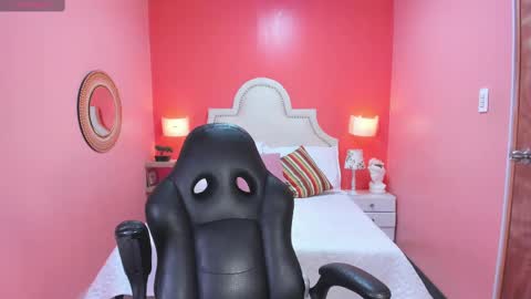 Snapshot of sophie_grays chatting on 10/22/25, 08:52 S O P H I E online show from 10/22/25, 08:52