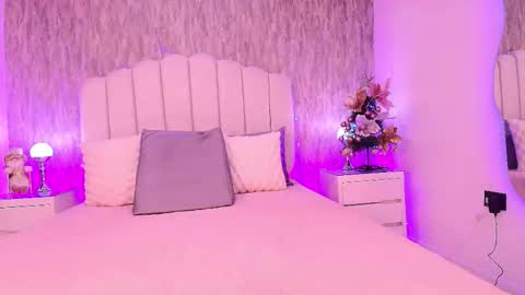 sophie online show from 11/24/25, 11:54