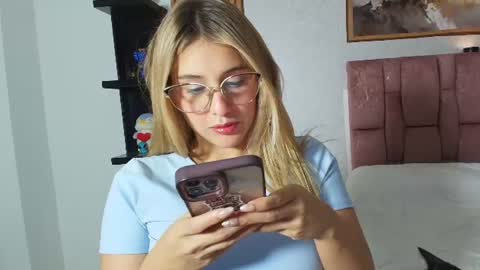 Snapshot of sophie_janner chatting on 07/09/26, 04:16 SOPHIE JANNER online show from 07/09/26, 04:16