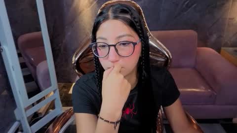 Snapshot of sophie_jones_b chatting on 02/04/26, 12:44 sophie_jones_b online show from 02/04/26, 12:44