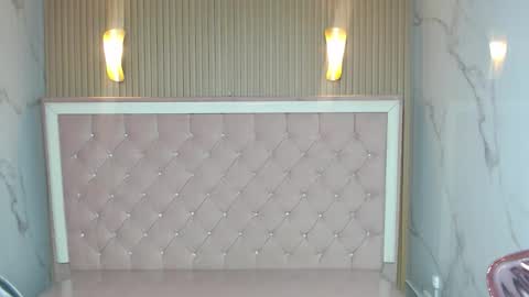 Snapshot of sophie_jones_b chatting on 02/15/26, 12:51 sophie_jones_b online show from 02/15/26, 12:51