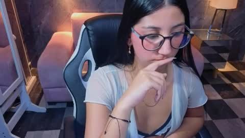 sophie_jones_b online show from 04/29/26, 05:30