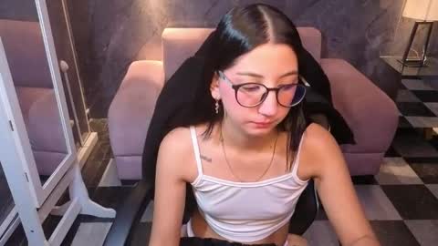 sophie_jones_b online show from 06/01/26, 12:51