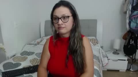 Snapshot of sophie_lopez1 chatting on 11/26/25, 01:17 Sofa online show from 11/26/25, 01:17