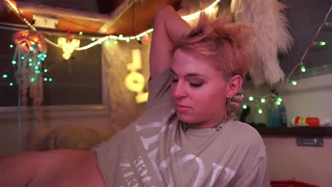 Snapshot of sophie_lovely chatting on 12/14/24, 03:18 derpy derpington online show from 12/14/24, 03:18