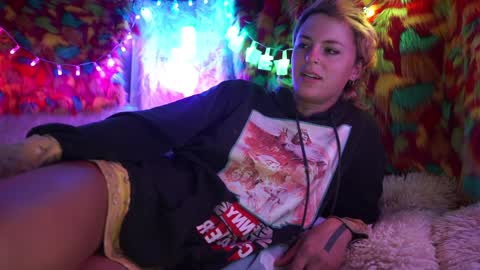 Snapshot of sophie_lovely chatting on 02/06/25, 05:25 derpy derpington online show from 02/06/25, 05:25