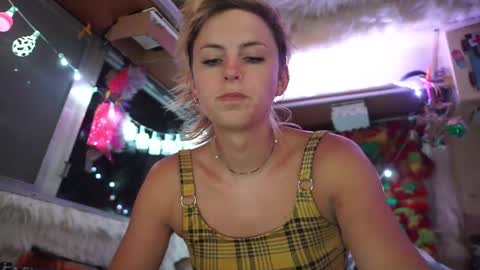 Snapshot of sophie_lovely chatting on 02/21/25, 05:13 derpy derpington online show from 02/21/25, 05:13