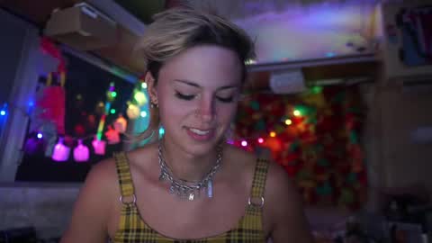 Snapshot of sophie_lovely chatting on 03/10/25, 02:17 derpy derpington online show from 03/10/25, 02:17