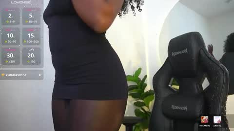 Snapshot of sophie_luvs chatting on 04/12/26, 02:44 Sophie online show from 04/12/26, 02:44