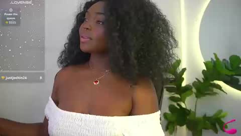 Snapshot of sophie_luvs chatting on 04/23/26, 02:30 Sophie online show from 04/23/26, 02:30