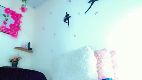Snapshot of sophie_miaa chatting on 12/28/24, 05:46 sophie_miaa online show from 12/28/24, 05:46