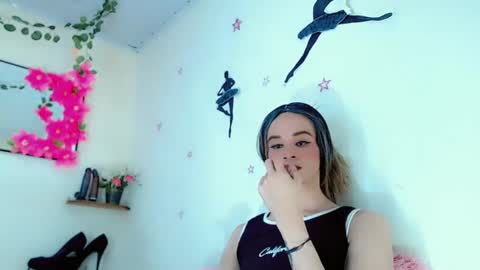Snapshot of sophie_miaa chatting on 01/15/25, 07:12 sophie_miaa online show from 01/15/25, 07:12