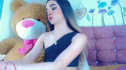 Snapshot of sophie_miaa chatting on 02/11/25, 06:01 sophie_miaa online show from 02/11/25, 06:01