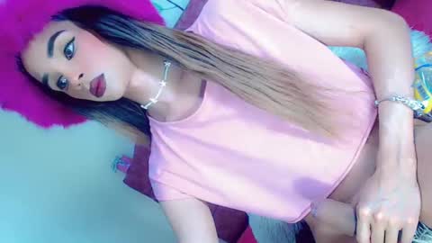 Snapshot of sophie_miaa chatting on 02/21/25, 10:26 sophie_miaa online show from 02/21/25, 10:26