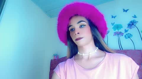 Snapshot of sophie_miaa chatting on 02/22/25, 01:44 sophie_miaa online show from 02/22/25, 01:44