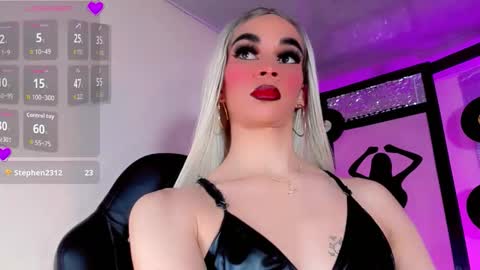 Snapshot of sophie_miaa chatting on 10/13/25, 11:32 sophie_miaa online show from 10/13/25, 11:32