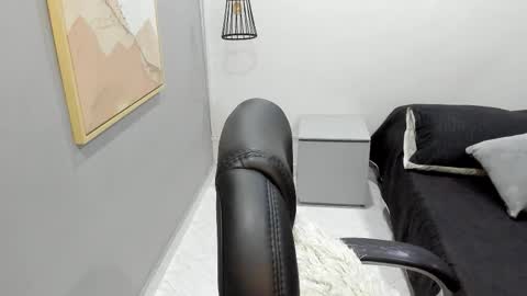 Snapshot of sophie_nolie chatting on 02/10/26, 11:47 Sophi online show from 02/10/26, 11:47