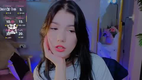 Snapshot of sophie_nomenal_ chatting on 10/28/25, 01:47 sophie_nomenal_ online show from 10/28/25, 01:47