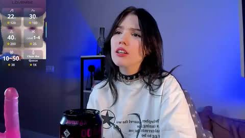 Snapshot of sophie_nomenal_ chatting on 11/28/25, 02:14 sophie_nomenal_ online show from 11/28/25, 02:14