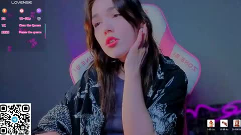 sophie_nomenal_ online show from 04/16/26, 11:18