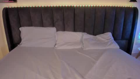 sophie_smith19 online show from 12/19/25, 02:57