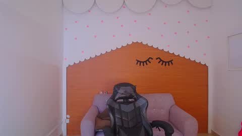 Sofia online show from 01/04/25, 03:39