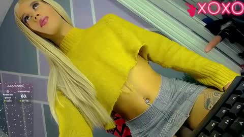 sophie_vall online show from 10/17/25, 07:22
