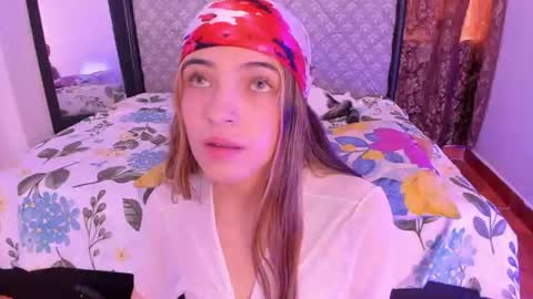 Snapshot of sophie_vega1 chatting on 06/11/26, 06:39 Sophie online show from 06/11/26, 06:39