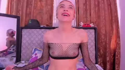 Snapshot of sophie_vega1 chatting on 06/12/26, 06:40 Sophie online show from 06/12/26, 06:40