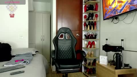 sophiebaker__ online show from 04/17/26, 02:25