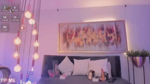 Snapshot of sophiebarnett_ chatting on 10/15/25, 12:00 Sophie online show from 10/15/25, 12:00