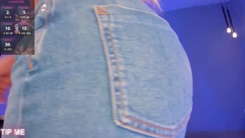 Snapshot of sophiebarnett_ chatting on 11/01/25, 12:34 Sophie online show from 11/01/25, 12:34