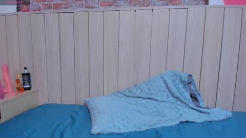 Sophie online show from 03/01/25, 03:16