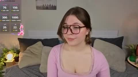 Snapshot of sophieblush chatting on 05/26/26, 05:47 Sophia online show from 05/26/26, 05:47