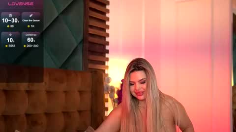 Sophie online show from 02/11/25, 01:20