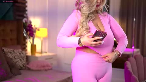 Sophie online show from 02/28/25, 07:26