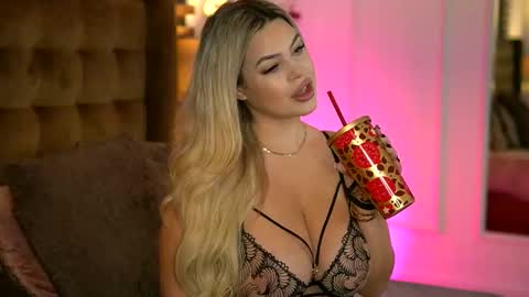 Sophie online show from 10/29/25, 06:26